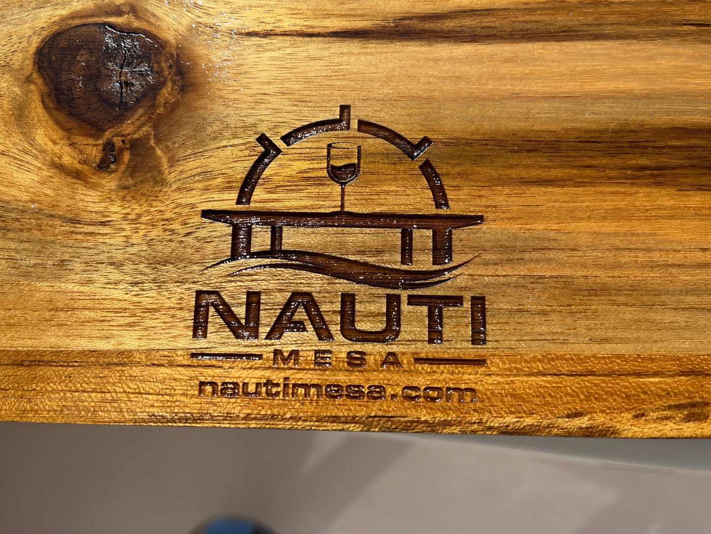 Nauti Mesa Table